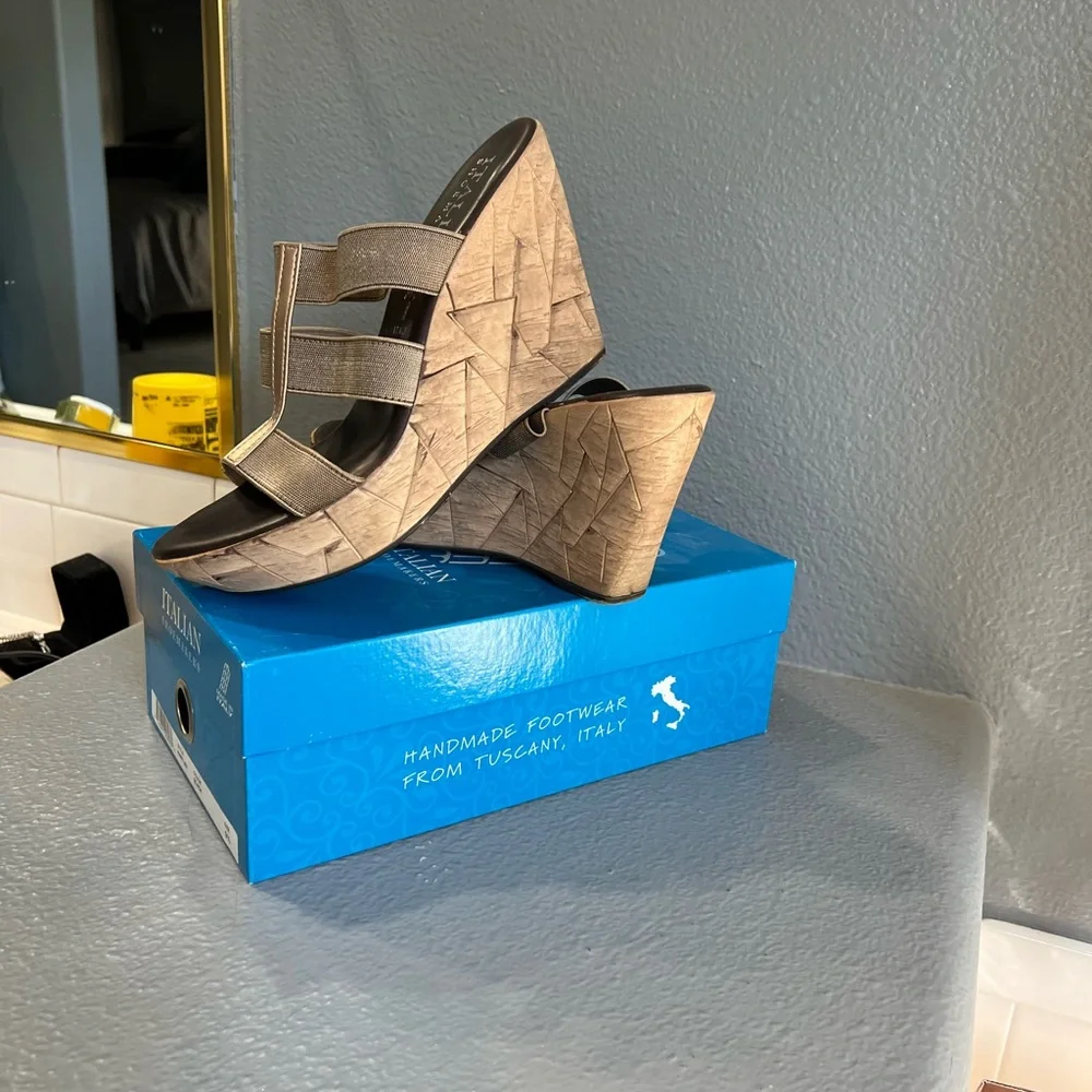 Italian Shoemakers Brown Wedge Sandals with Adjustable Straps - Picture 1 of 5